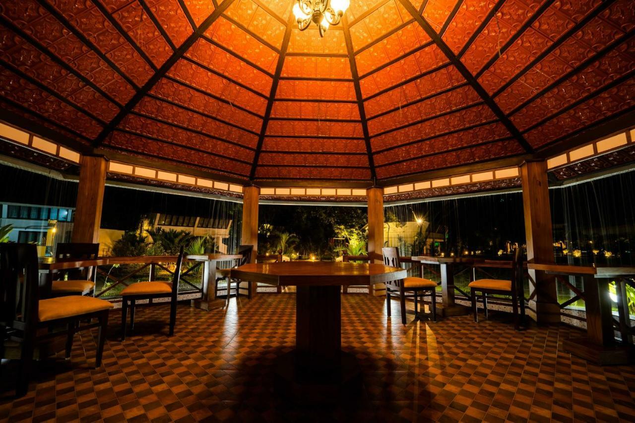 فندق نيهارا ريزورت آند سبا كوشين Kochi المظهر الخارجي الصورة