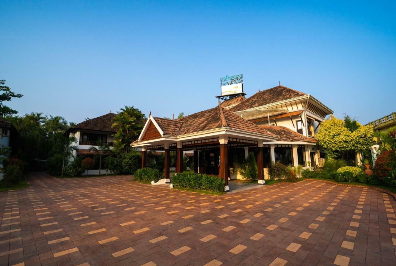 فندق نيهارا ريزورت آند سبا كوشين Kochi المظهر الخارجي الصورة