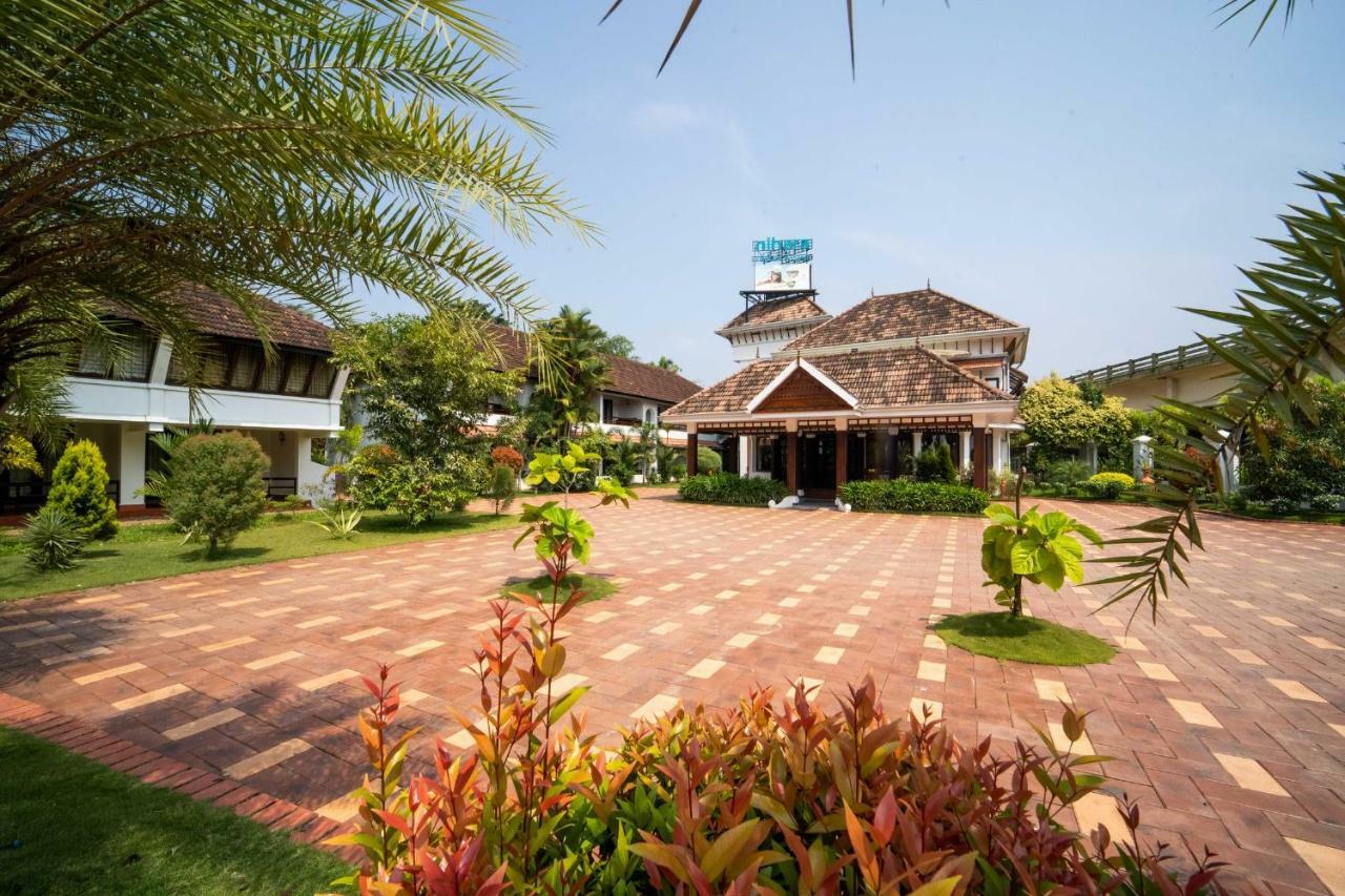 فندق نيهارا ريزورت آند سبا كوشين Kochi المظهر الخارجي الصورة